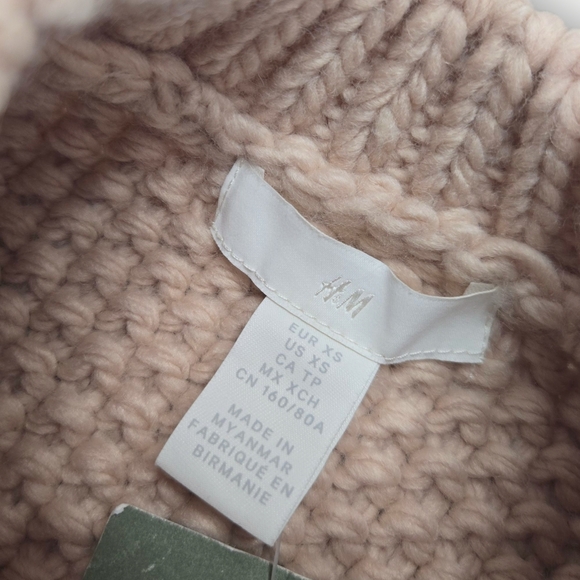 H&M Cream Sleeveless Knit Sweater Vest NWT Womens XS Sold Out Recycled Polyester - Picture 4 of 9